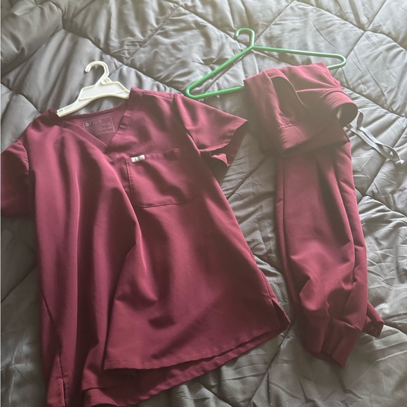 Figs Wine Jogger Scrub Set - Picture 1 of 4